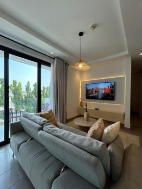 Labone 1BR Gym, Pool and Patio